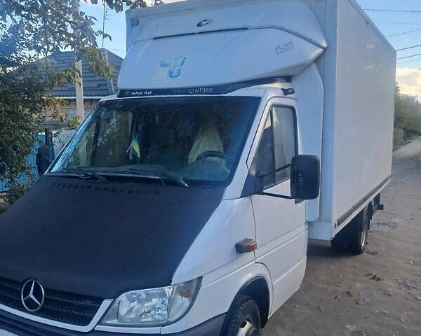 Белый Мерседес Sprinter, объемом двигателя 2.15 л и пробегом 244 тыс. км за 9900 $, фото 6 на Automoto.ua