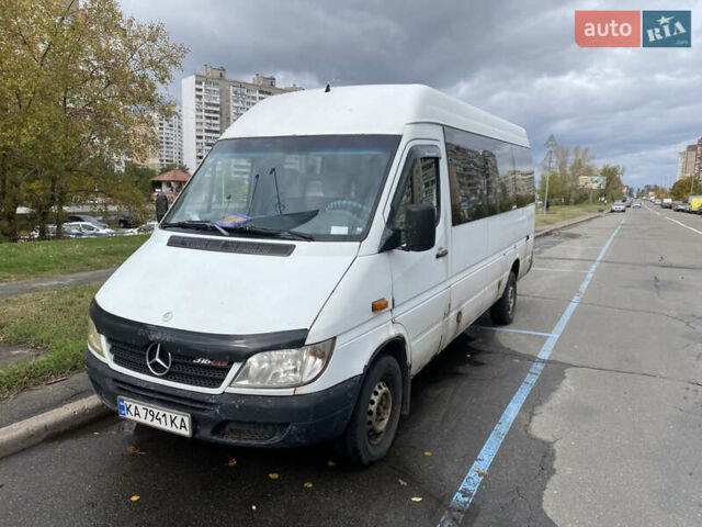 Белый Мерседес Sprinter, объемом двигателя 2.69 л и пробегом 550 тыс. км за 5800 $, фото 2 на Automoto.ua