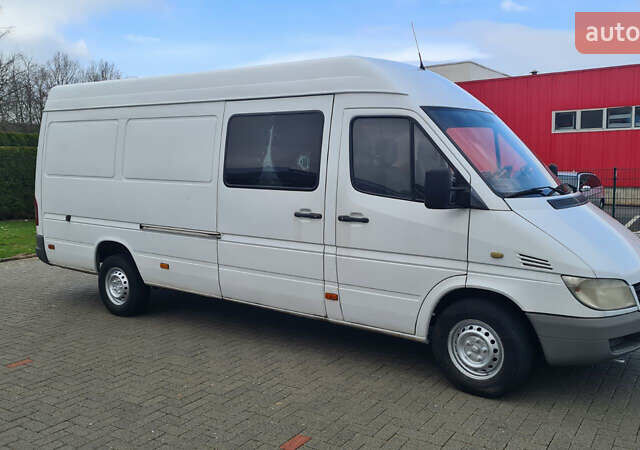 Белый Мерседес Sprinter, объемом двигателя 2.1 л и пробегом 685 тыс. км за 9229 $, фото 2 на Automoto.ua