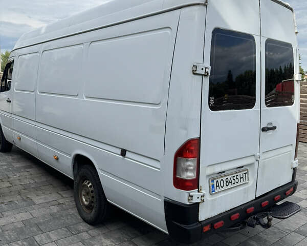 Белый Мерседес Sprinter, объемом двигателя 2.2 л и пробегом 515 тыс. км за 8800 $, фото 3 на Automoto.ua