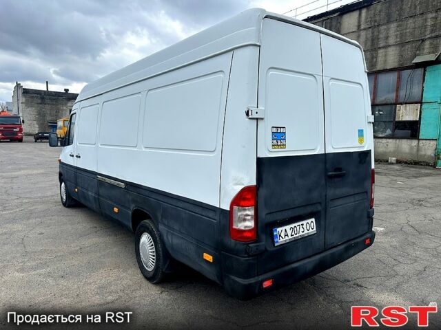 Белый Мерседес Sprinter, объемом двигателя 2.2 л и пробегом 421 тыс. км за 8900 $, фото 6 на Automoto.ua