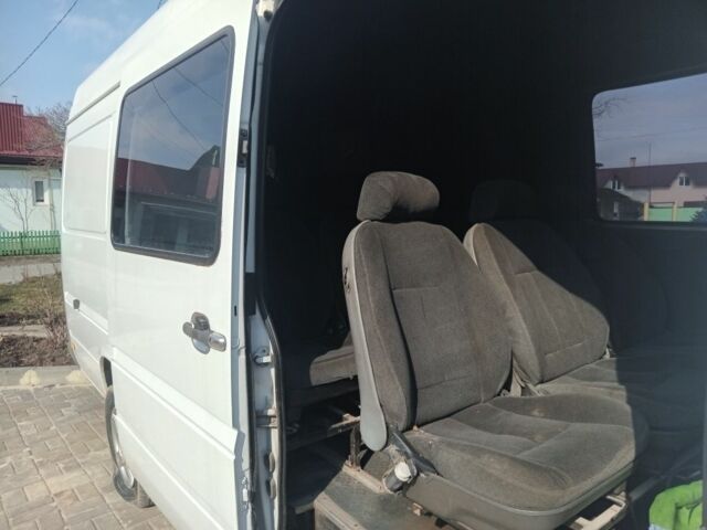 Белый Мерседес Sprinter, объемом двигателя 2 л и пробегом 480 тыс. км за 7500 $, фото 1 на Automoto.ua