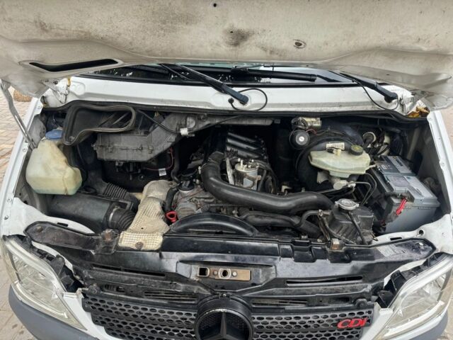 Белый Мерседес Sprinter, объемом двигателя 2.2 л и пробегом 450 тыс. км за 3200 $, фото 2 на Automoto.ua