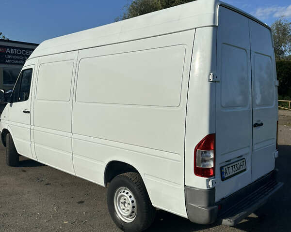 Белый Мерседес Sprinter, объемом двигателя 2.15 л и пробегом 500 тыс. км за 8700 $, фото 3 на Automoto.ua