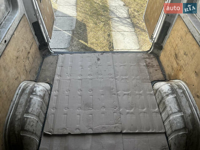 Белый Мерседес Sprinter, объемом двигателя 2.2 л и пробегом 460 тыс. км за 7200 $, фото 9 на Automoto.ua