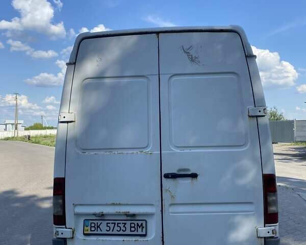 Белый Мерседес Sprinter, объемом двигателя 2.7 л и пробегом 550 тыс. км за 8150 $, фото 1 на Automoto.ua