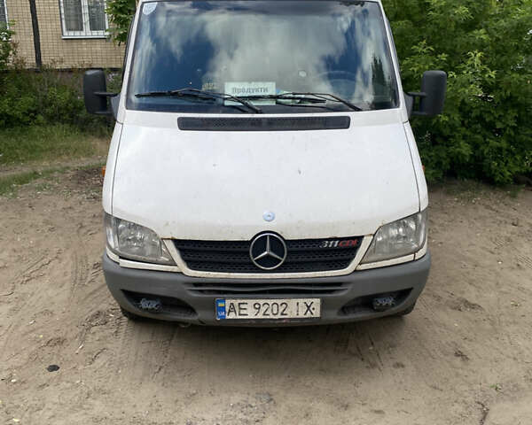 Белый Мерседес Sprinter, объемом двигателя 2.2 л и пробегом 400 тыс. км за 7000 $, фото 7 на Automoto.ua