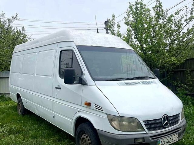 Белый Мерседес Sprinter, объемом двигателя 2.2 л и пробегом 400 тыс. км за 4600 $, фото 8 на Automoto.ua