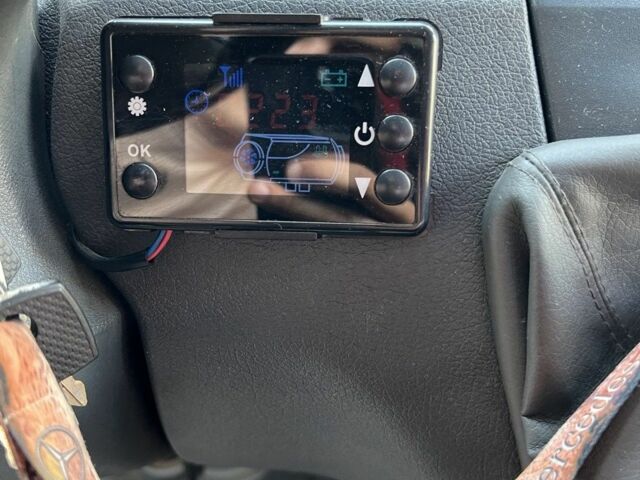 Белый Мерседес Sprinter, объемом двигателя 0 л и пробегом 320 тыс. км за 7700 $, фото 6 на Automoto.ua