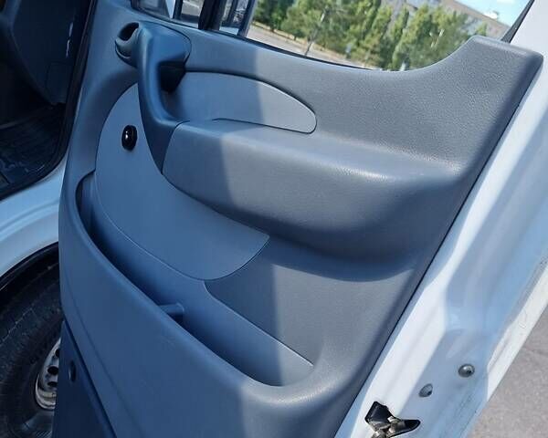 Белый Мерседес Sprinter, объемом двигателя 2.2 л и пробегом 600 тыс. км за 10500 $, фото 16 на Automoto.ua