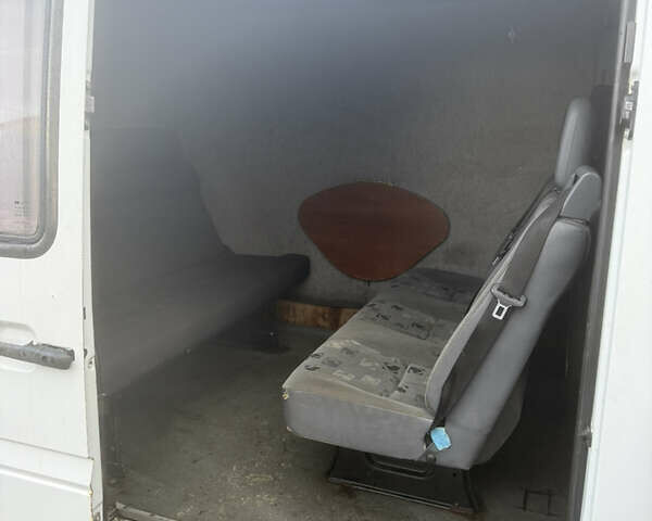 Мерседес Sprinter 2004 в Изяслве на Automoto.ua Белый Мерседес Sprinter, объемом двигателя 2.15 л и пробегом 450 тыс. км за 8500 $, фото 7 на Automoto.ua