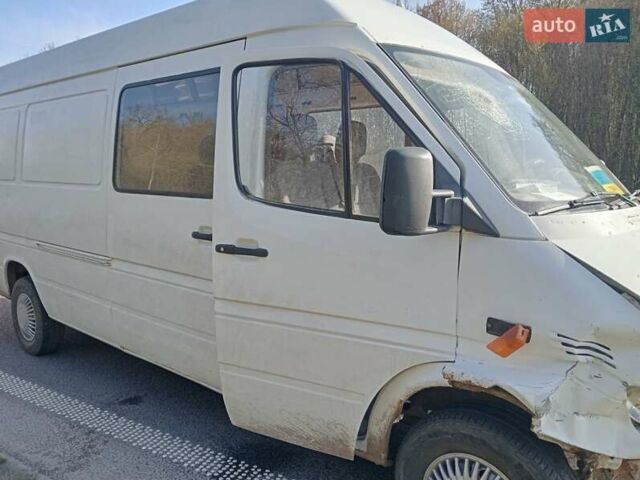 Білий Мерседес Sprinter, об'ємом двигуна 2.1 л та пробігом 430 тис. км за 5000 $, фото 1 на Automoto.ua