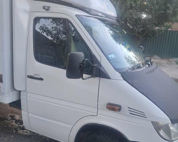 Белый Мерседес Sprinter, объемом двигателя 2.15 л и пробегом 244 тыс. км за 9900 $, фото 4 на Automoto.ua