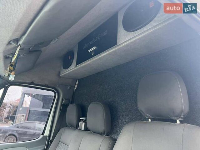 Белый Мерседес Sprinter, объемом двигателя 2.15 л и пробегом 301 тыс. км за 9500 $, фото 4 на Automoto.ua