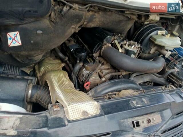 Белый Мерседес Sprinter, объемом двигателя 2.15 л и пробегом 498 тыс. км за 6099 $, фото 2 на Automoto.ua