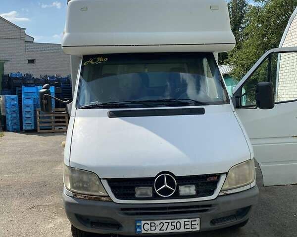Белый Мерседес Sprinter, объемом двигателя 2.7 л и пробегом 400 тыс. км за 8500 $, фото 4 на Automoto.ua