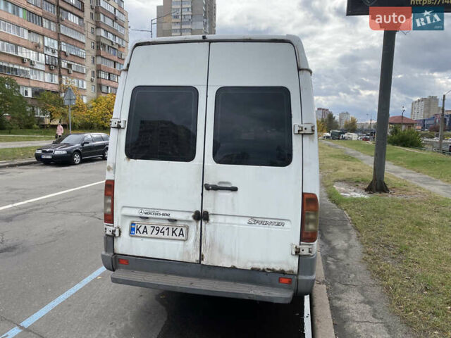 Белый Мерседес Sprinter, объемом двигателя 2.69 л и пробегом 550 тыс. км за 5800 $, фото 6 на Automoto.ua