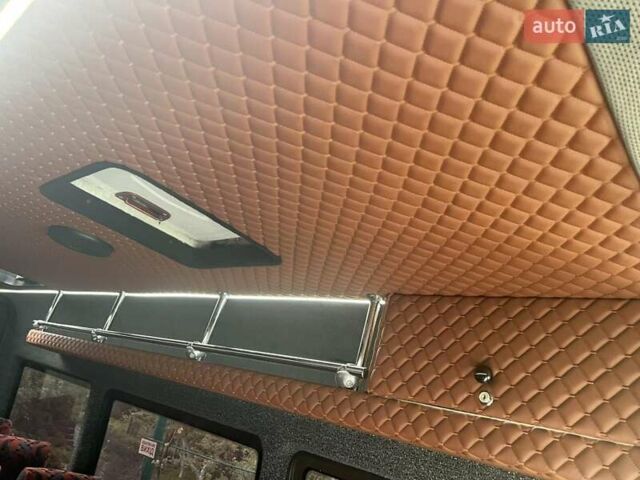 Белый Мерседес Sprinter, объемом двигателя 2.2 л и пробегом 400 тыс. км за 10500 $, фото 5 на Automoto.ua