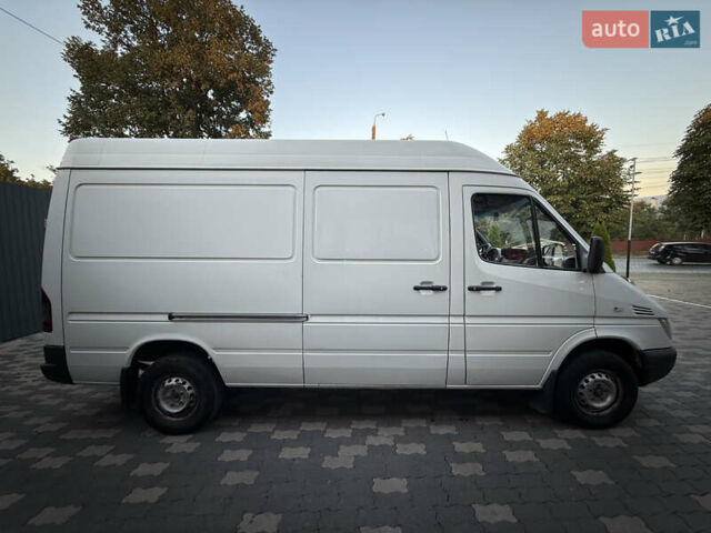 Белый Мерседес Sprinter, объемом двигателя 2.2 л и пробегом 412 тыс. км за 9500 $, фото 4 на Automoto.ua