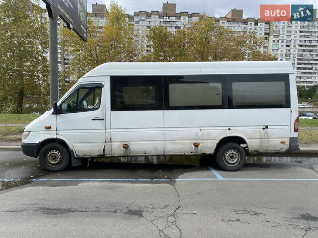Белый Мерседес Sprinter, объемом двигателя 2.69 л и пробегом 550 тыс. км за 5800 $, фото 3 на Automoto.ua
