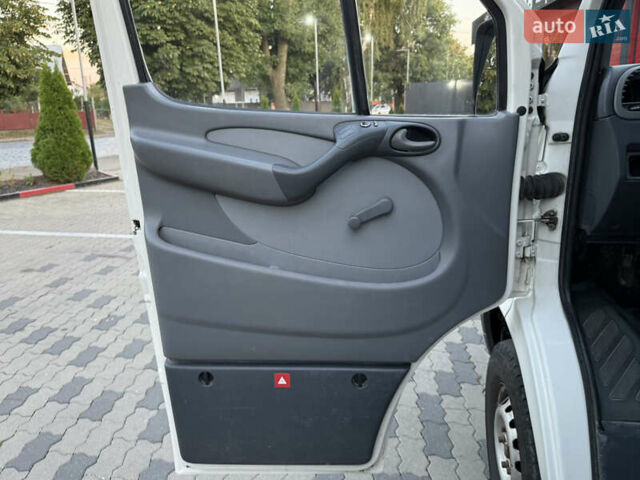 Белый Мерседес Sprinter, объемом двигателя 2.2 л и пробегом 412 тыс. км за 9500 $, фото 24 на Automoto.ua