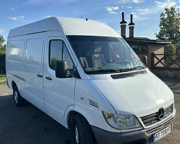 Белый Мерседес Sprinter, объемом двигателя 2.15 л и пробегом 500 тыс. км за 8700 $, фото 1 на Automoto.ua