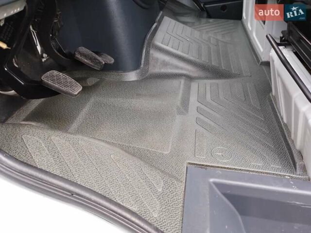 Белый Мерседес Sprinter, объемом двигателя 2.7 л и пробегом 357 тыс. км за 14850 $, фото 23 на Automoto.ua