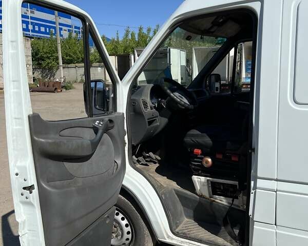 Белый Мерседес Sprinter, объемом двигателя 2.69 л и пробегом 755 тыс. км за 9000 $, фото 19 на Automoto.ua