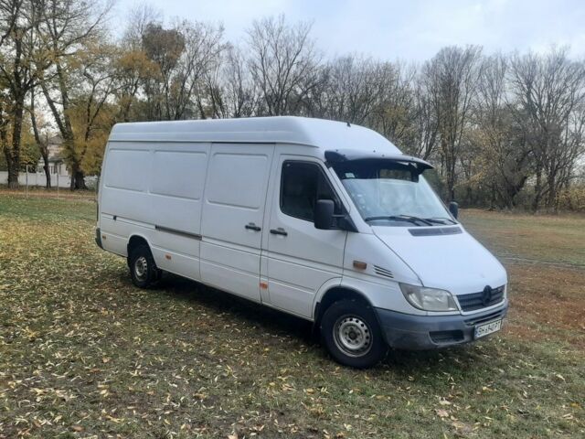 Белый Мерседес Sprinter, объемом двигателя 2.1 л и пробегом 804 тыс. км за 8500 $, фото 2 на Automoto.ua