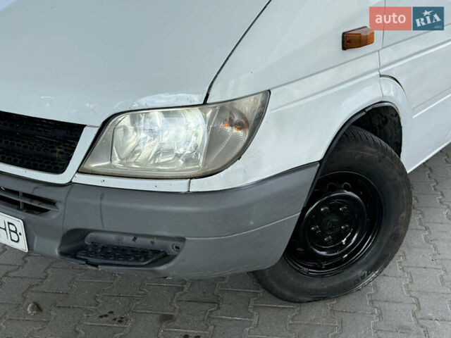 Белый Мерседес Sprinter, объемом двигателя 2.15 л и пробегом 480 тыс. км за 7600 $, фото 2 на Automoto.ua