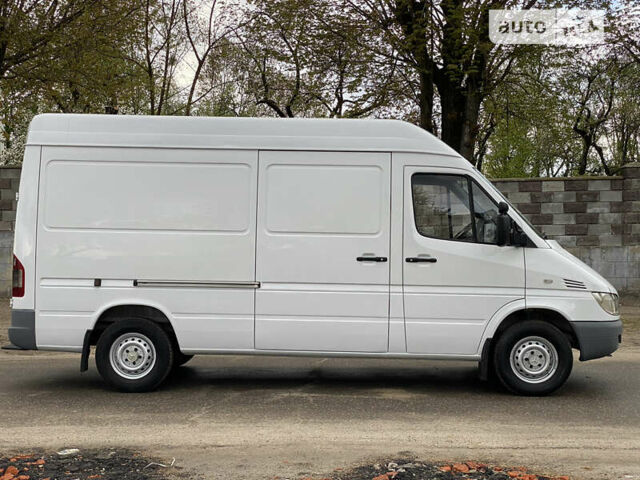 Белый Мерседес Sprinter, объемом двигателя 2.2 л и пробегом 430 тыс. км за 9400 $, фото 5 на Automoto.ua