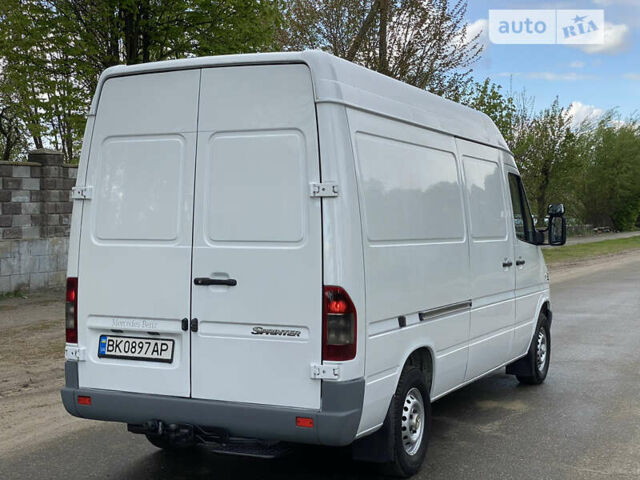 Белый Мерседес Sprinter, объемом двигателя 2.2 л и пробегом 430 тыс. км за 9400 $, фото 7 на Automoto.ua