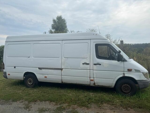 Мерседес Sprinter 2004 у Києві на Automoto.ua Білий Мерседес Sprinter, об'ємом двигуна 2.1 л та пробігом 10 тис. км за 6500 $, фото 2 на Automoto.ua