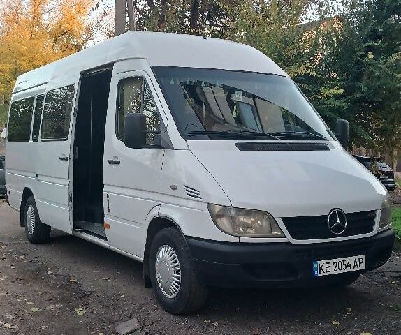 Белый Мерседес Sprinter, объемом двигателя 2 л и пробегом 640 тыс. км за 10500 $, фото 1 на Automoto.ua