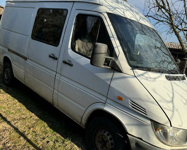 Белый Мерседес Sprinter, объемом двигателя 2.15 л и пробегом 614 тыс. км за 6000 $, фото 6 на Automoto.ua