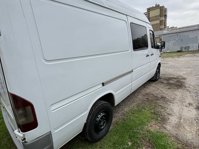 Белый Мерседес Sprinter, объемом двигателя 2.2 л и пробегом 880 тыс. км за 6500 $, фото 4 на Automoto.ua