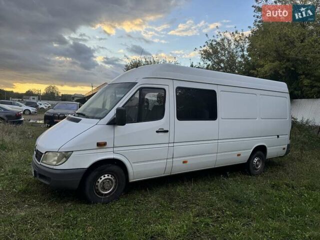Белый Мерседес Sprinter, объемом двигателя 2.2 л и пробегом 388 тыс. км за 9700 $, фото 2 на Automoto.ua