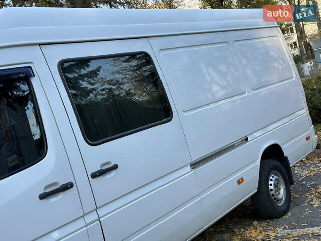 Белый Мерседес Sprinter, объемом двигателя 2.7 л и пробегом 200 тыс. км за 13900 $, фото 31 на Automoto.ua