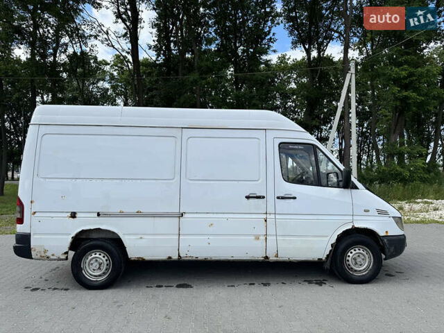 Белый Мерседес Sprinter, объемом двигателя 2.15 л и пробегом 682 тыс. км за 7300 $, фото 3 на Automoto.ua