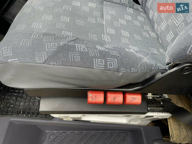 Белый Мерседес Sprinter, объемом двигателя 2.7 л и пробегом 430 тыс. км за 13500 $, фото 45 на Automoto.ua