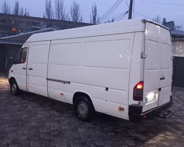 Белый Мерседес Sprinter, объемом двигателя 2.15 л и пробегом 412 тыс. км за 9500 $, фото 1 на Automoto.ua