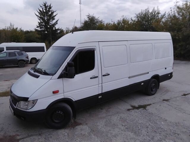 Белый Мерседес Sprinter, объемом двигателя 2.1 л и пробегом 400 тыс. км за 8000 $, фото 2 на Automoto.ua