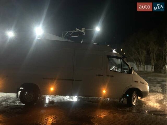 Белый Мерседес Sprinter, объемом двигателя 2.5 л и пробегом 214 тыс. км за 12000 $, фото 10 на Automoto.ua