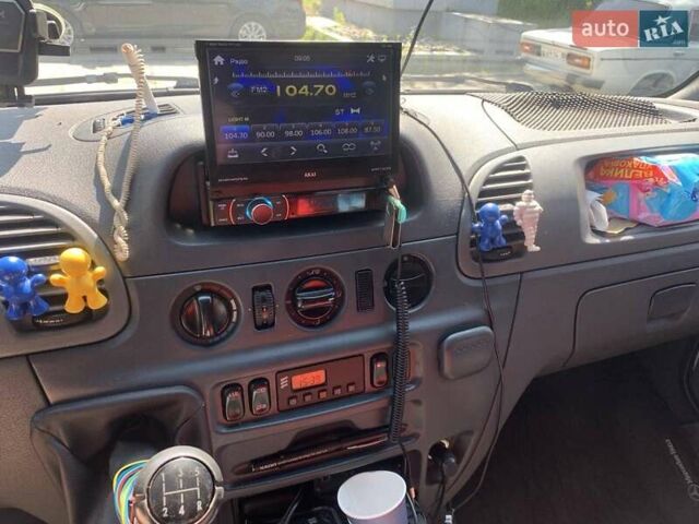 Белый Мерседес Sprinter, объемом двигателя 2.69 л и пробегом 625 тыс. км за 11999 $, фото 2 на Automoto.ua