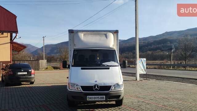 Белый Мерседес Sprinter, объемом двигателя 2.1 л и пробегом 590 тыс. км за 9800 $, фото 4 на Automoto.ua