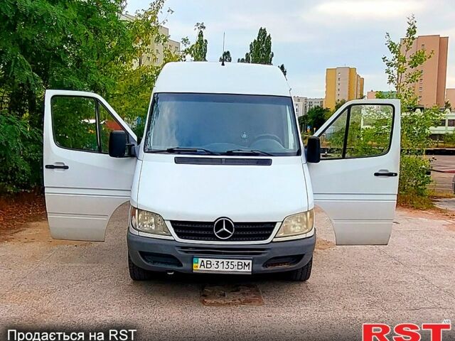 Белый Мерседес Sprinter, объемом двигателя 2.1 л и пробегом 370 тыс. км за 8200 $, фото 2 на Automoto.ua