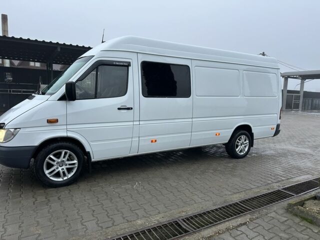 Белый Мерседес Sprinter, объемом двигателя 2.1 л и пробегом 850 тыс. км за 10500 $, фото 2 на Automoto.ua