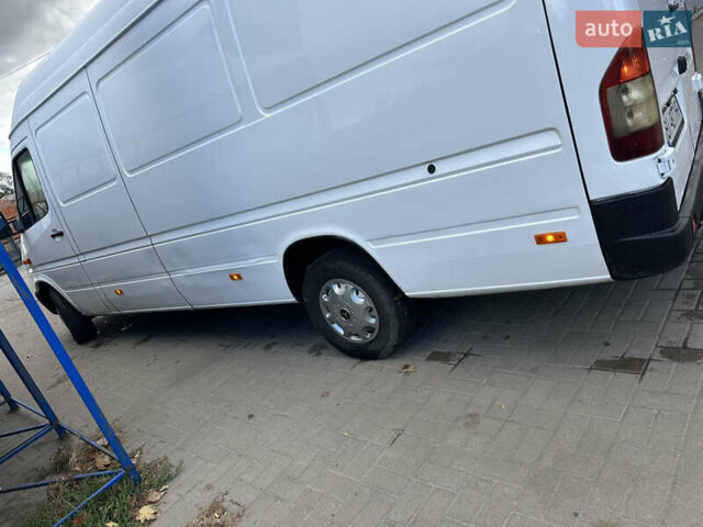 Белый Мерседес Sprinter, объемом двигателя 2.15 л и пробегом 700 тыс. км за 8500 $, фото 6 на Automoto.ua