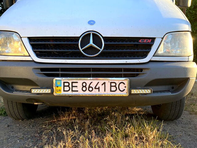 Белый Мерседес Sprinter, объемом двигателя 2.2 л и пробегом 570 тыс. км за 7200 $, фото 3 на Automoto.ua