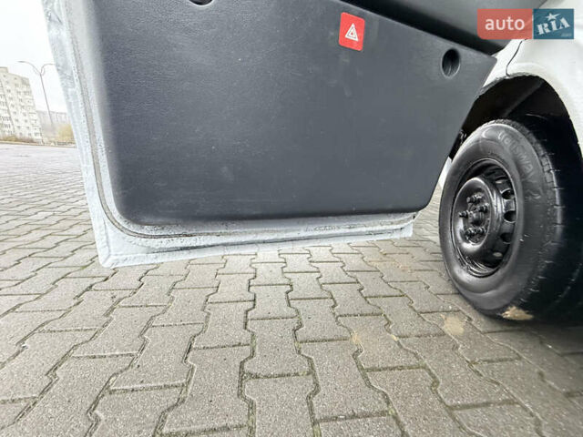 Белый Мерседес Sprinter, объемом двигателя 2.15 л и пробегом 450 тыс. км за 7499 $, фото 22 на Automoto.ua